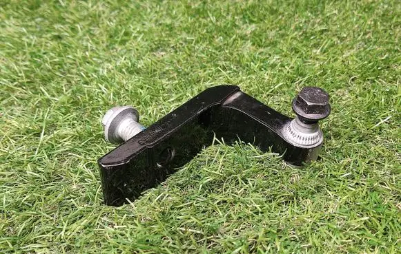 BMW 5 G30 G31 Rear door lower hinge 7333093