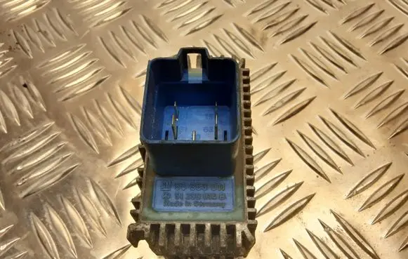 Opel Zafira B Glow plug pre-heat relay 55353011 51299014B