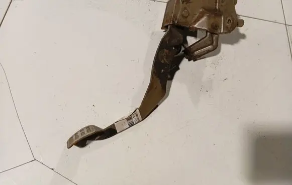 Nissan Note (E11) Clutch pedal 