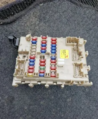 Nissan Almera Tino Fuse module