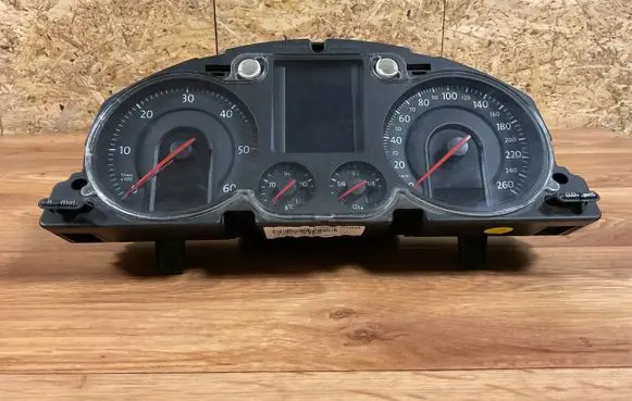 Volkswagen PASSAT B6 Speedometer (instrument cluster) 3C0920870Q X0033000