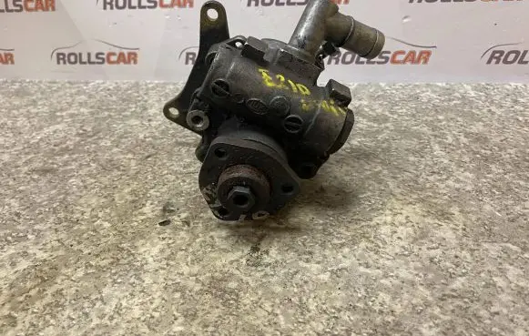 Mercedes-Benz E W210 Power steering pump 0024661901 10D99 61289