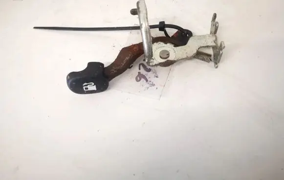 Hyundai Getz Fuel tank opening switch 
