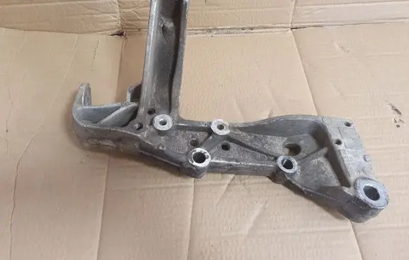 Seat Altea XL Engine mounting bracket
