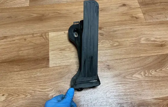 Volkswagen PASSAT B6 Accelerator throttle pedal 1K1721503L 1053706 6PV00860000