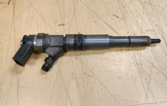 BMW X5 E53 Fuel injector 7789661 0445110131