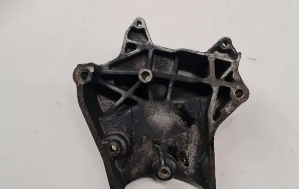 Opel Zafira B Engine mounting bracket 55192649 B813