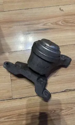 Ford Mondeo MK V Engine mounting bracket