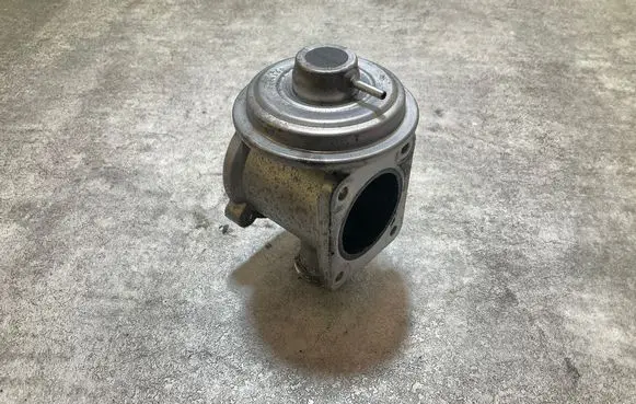 BMW 6 E63 E64 EGR valve 7804351