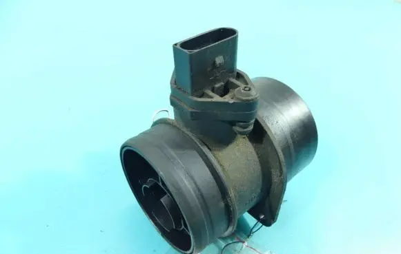 Volkswagen PASSAT B6 Mass air flow meter 0281002461 IMPRK1331187