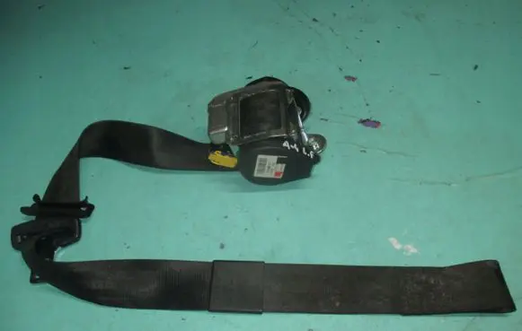 Audi A4 S4 B7 8E 8H Front seatbelt 8H0857705D