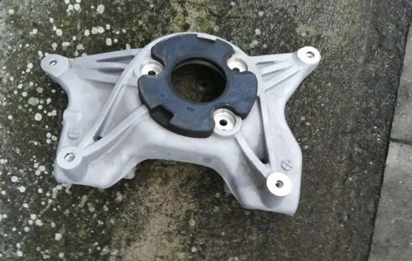 Tesla Model 3 Front upper strut mount 1044376-00-D