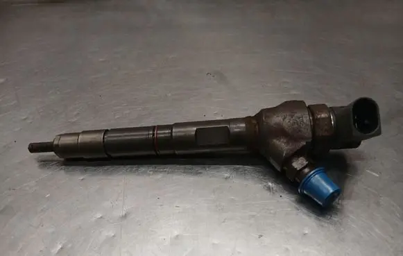 Audi A4 S4 B8 8K Fuel injector 03L130277J
