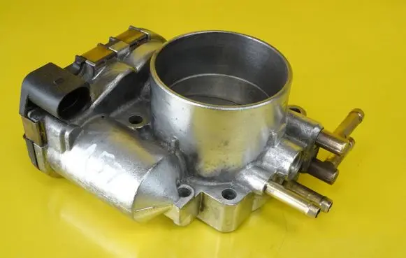 Audi A4 S4 B5 8D Throttle body valve 078133062B