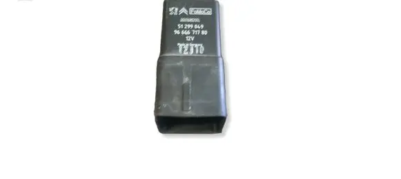 Peugeot 5008 Glow plug pre-heat relay 9666671780