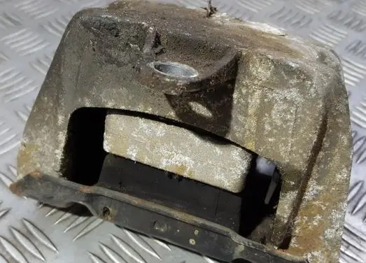 Ford Galaxy Engine mount bracket 7M3199555