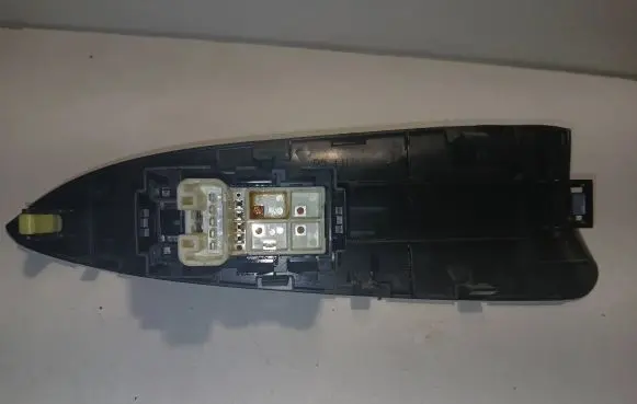 Toyota Avensis T250 Electric window control switch 74272