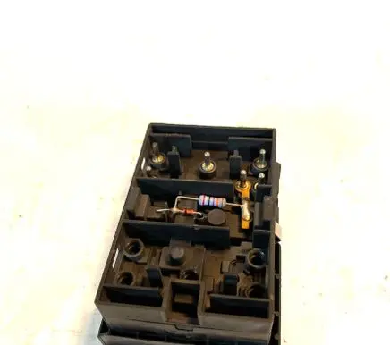 Quarter vent window switch