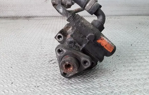 Alfa Romeo 156 Power steering pump 26073338 46533006