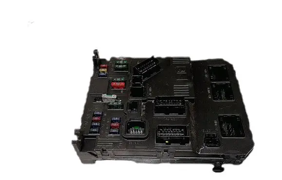 Peugeot 206+ Fuse module 9646777380