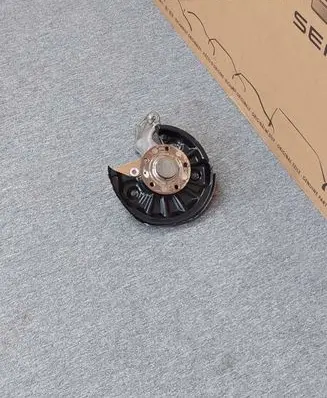 Rear wheel hub