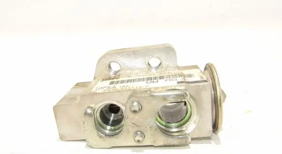 Volkswagen Tiguan Air conditioning (A/C) expansion valve 1K0820679