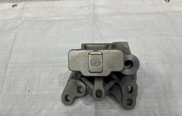 Land Rover Discovery 5 Engine mounting bracket L8D2-6P096-AB