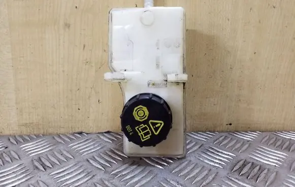 Ford Kuga II Clutch fluid reservoir/tank EV612K478AA