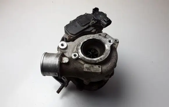 Toyota RAV 4 (XA40) Turbo 172010V020