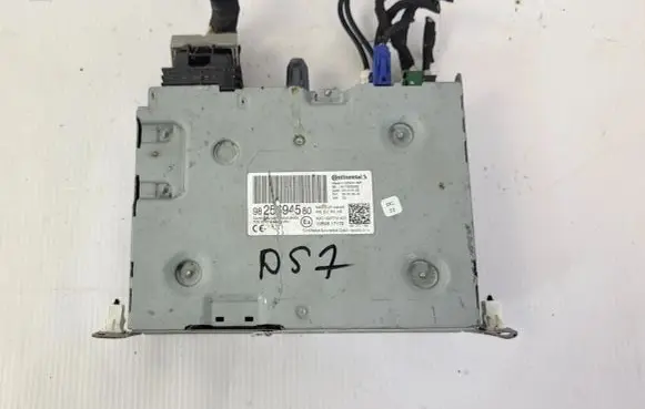 Citroen DS7 Crossback Radio/CD/DVD/GPS head unit 9825694580