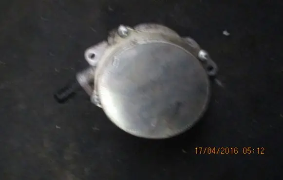 Volkswagen Golf VII Vacuum pump 8T8867105AUDI
