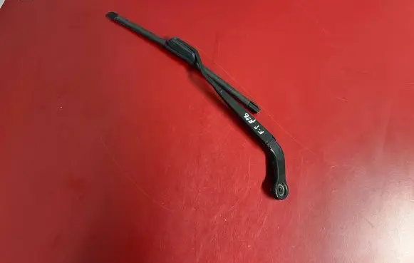 Mini One - Cooper F56 F55 Front wiper blade arm 7335475