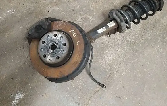 Skoda Yeti (5L) Front wheel hub spindle knuckle