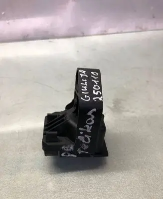 Alfa Romeo Giulia Radiator mount bracket 00505426850