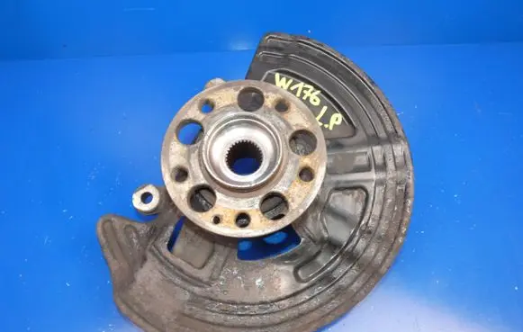 Mercedes-Benz A W176 Front wheel hub 