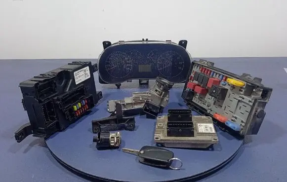 Fiat Punto (199) Engine control unit/module ECU 51784957