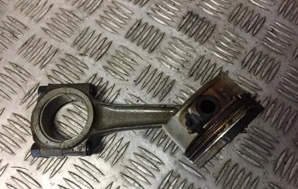 Citroen Xsara Piston with connecting rod