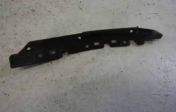 Rear bumper mounting bracket