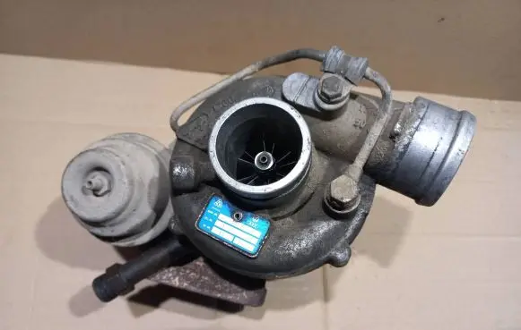 Volkswagen Golf III Turbo 028145703F 912630844 7009