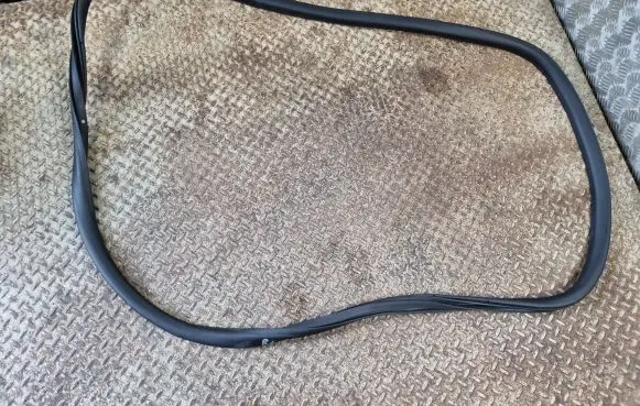 Ford Escape IV Rear door rubber seal (on body) LJ6BS253A10 LJ6BS253A10AA