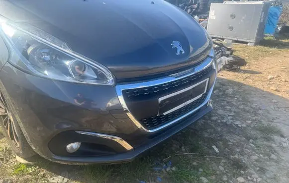 Peugeot 208 Front bumper