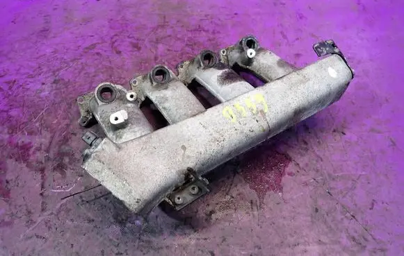 Volkswagen Golf IV Intake manifold