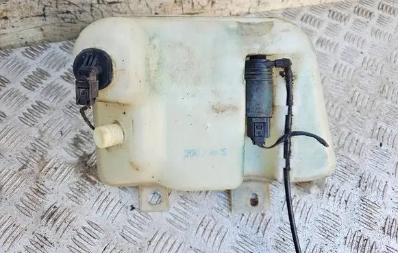 BMW 5 E39 Windshield washer fluid reservoir/tank 8381038 61608381038