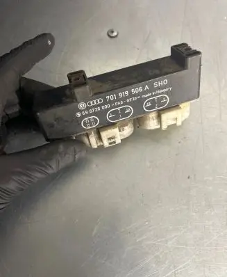 Volkswagen Sharan Coolant fan relay 701919506A