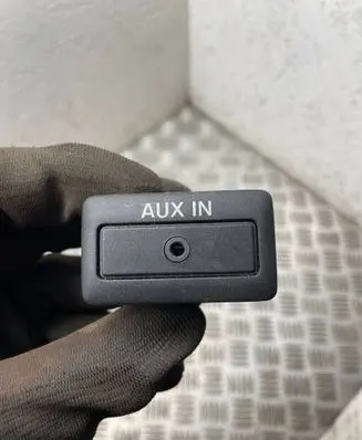 Mazda 6 AUX in-socket connector td1166dfx5700 80902A