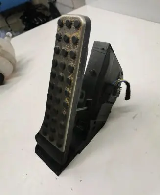 Mercedes-Benz C W205 Accelerator throttle pedal A2053000104