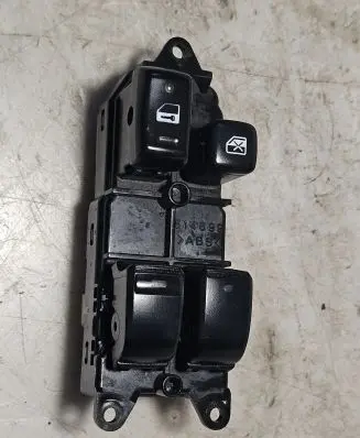 Toyota Corolla Verso E121 Electric window control switch 8404013060