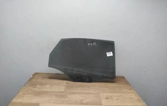 Audi A3 S3 8V Front door vent window glass four-door 