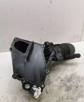 Volvo XC60 Oil filter mounting bracket 30757730