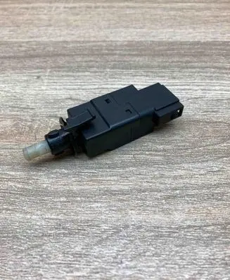 Mercedes-Benz E W210 Brake pedal sensor switch 47204